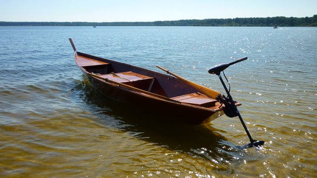 bateau de pêche avec moteur electrique