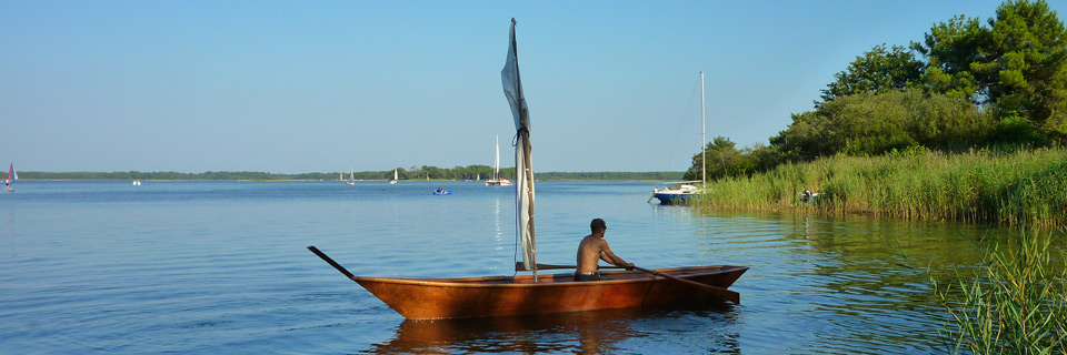 beau bateau de peche promenade en bois